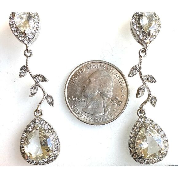 JT# Striking 2” Dangle Crystal / Silver toned  Earrings - Picture 3 of 6